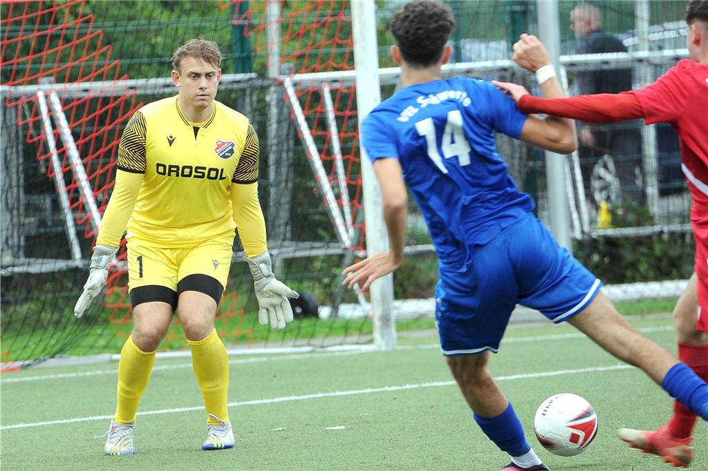 Im zweiten Halbfinale der 40. Schwerter Fußball-Stadtmeisterschaft hat der VfL Schwerte den SC Berchum/Garenfeld mit 2:0 geschlagen.