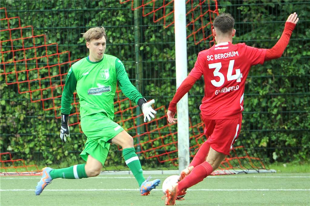 Im zweiten Halbfinale der 40. Schwerter Fußball-Stadtmeisterschaft hat der VfL Schwerte den SC Berchum/Garenfeld mit 2:0 geschlagen.