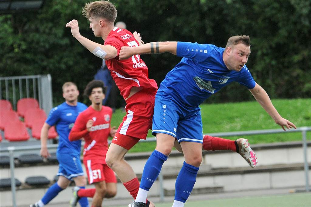Im zweiten Halbfinale der 40. Schwerter Fußball-Stadtmeisterschaft hat der VfL Schwerte den SC Berchum/Garenfeld mit 2:0 geschlagen.