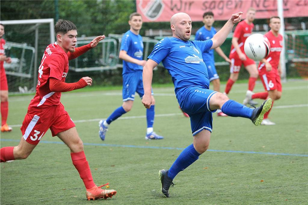 Im zweiten Halbfinale der 40. Schwerter Fußball-Stadtmeisterschaft hat der VfL Schwerte den SC Berchum/Garenfeld mit 2:0 geschlagen.