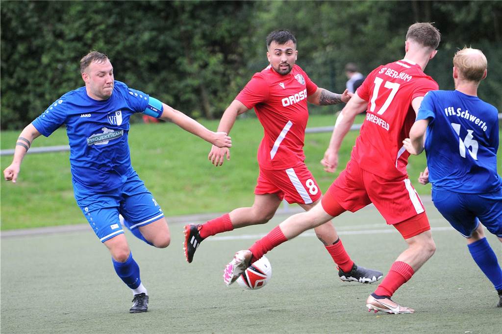 Im zweiten Halbfinale der 40. Schwerter Fußball-Stadtmeisterschaft hat der VfL Schwerte den SC Berchum/Garenfeld mit 2:0 geschlagen.