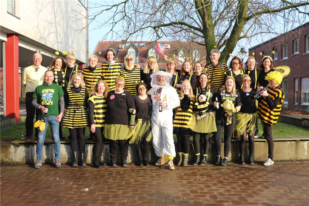 Imker Markus Lask hatte ein großes Lob für seine fleißigen Bienen parat. Markus Wellermann intonierte so manchen Tusch auf der Trompete. 
