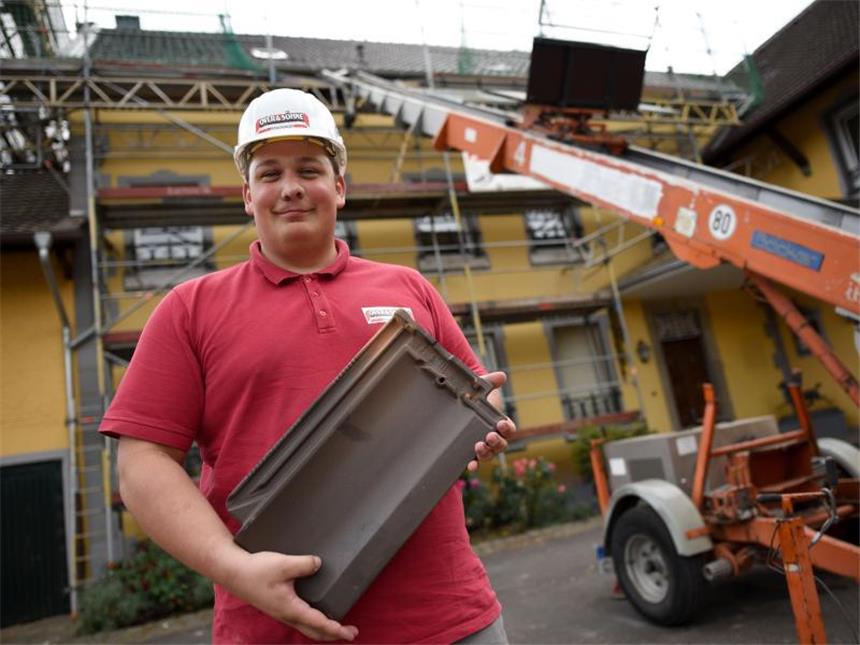 Karriere im Handwerk: So funktioniert das triale Studium Immer auf der Baustelle oder an der Uni: Zeit für Urlaub bleibt für Over kaum, triales Studium sei Dank. Foto: Henning Kaiser/dpa-tmn