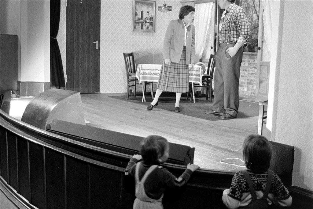 Immer beliebt war das plattdeutsche Theater in Cappenberg. Die Spieltruppe hat früher einmal im Jahr ein Stück aufgeführt. Hier ein Foto aus dem Jahr 1982. Die Aufführung fand in der Waldschmiede statt.