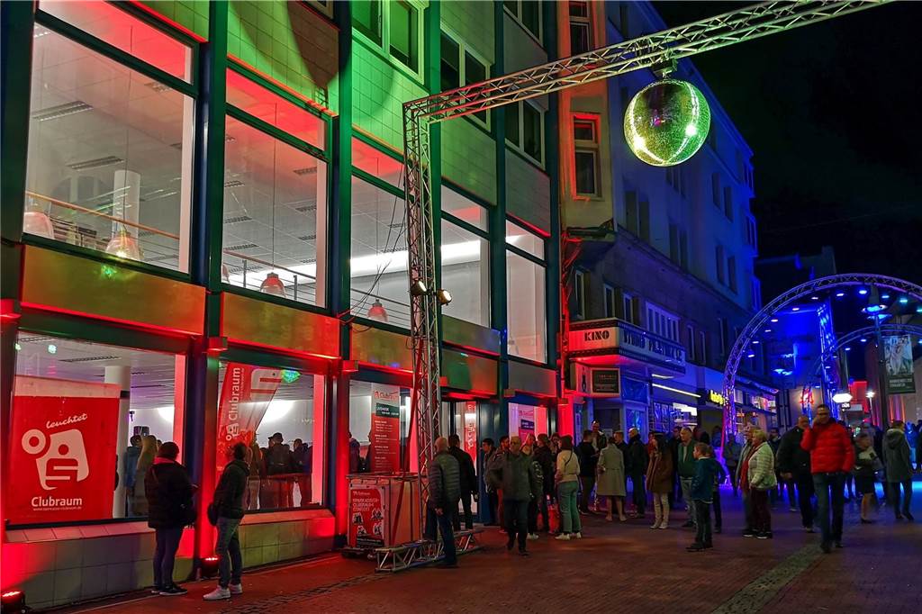Recklinghausen leuchtet 2023: So verpassen Sie nichts beim großen Licht-Spektakel Eindrücke von "Clubraum leuchtet" in Recklinghausen