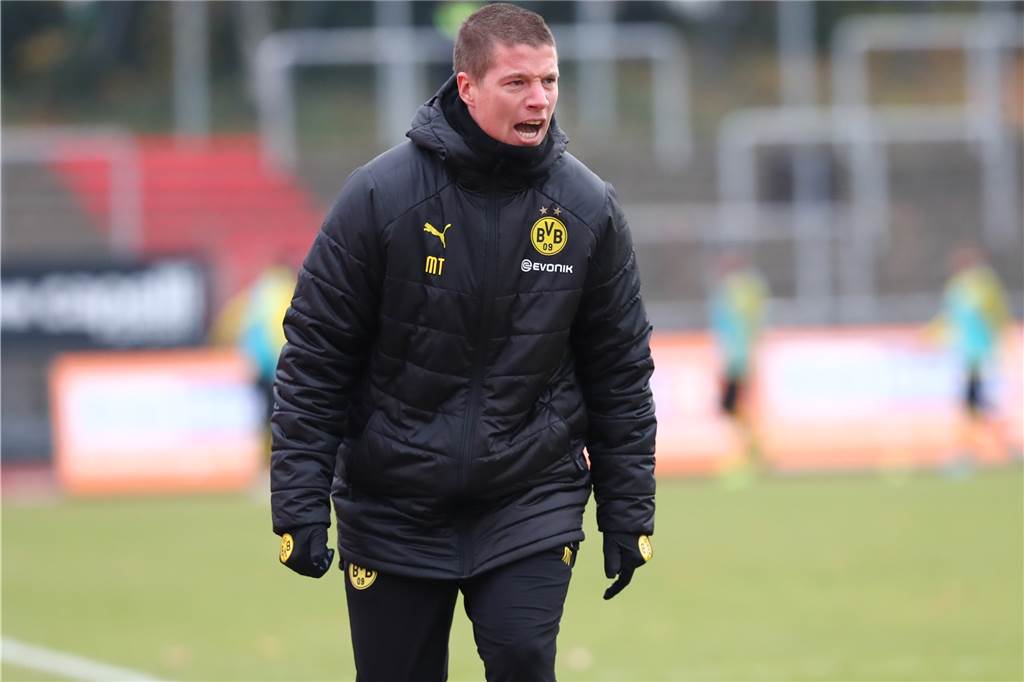 Dortmunds U23 erinnert sich an vergessene Tugenden - und darf endlich wieder feiern Immer emotional bei der Sache: Mike Tullberg.
