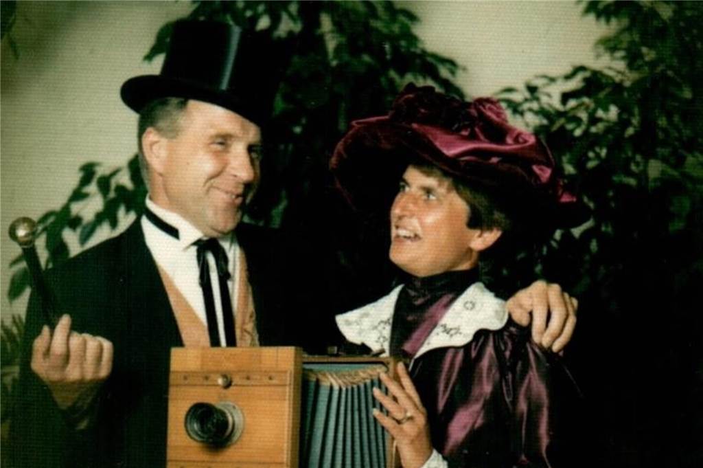 „Wir haben unseren Vater mit der ganzen Stadt geteilt“ Engelbert Sundermann und Christel Löns in historischer Verkleidung