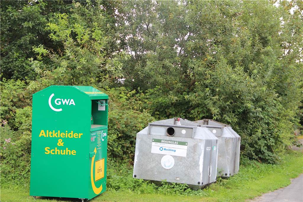 Billig-Kleidung landet öfter sogar mit Preisschild in Altkleidersammlung und -container Immer mehr Billig-Kleidung landet auch in den GWA-Altkleider-Containern.