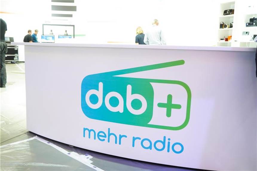 Immer mehr Haushalte in Deutschland setzen beim Radio auf den digitalen Übertragungsstandard DAB (Digital Audio Broadcasting). Foto: Jörg Carstensen
