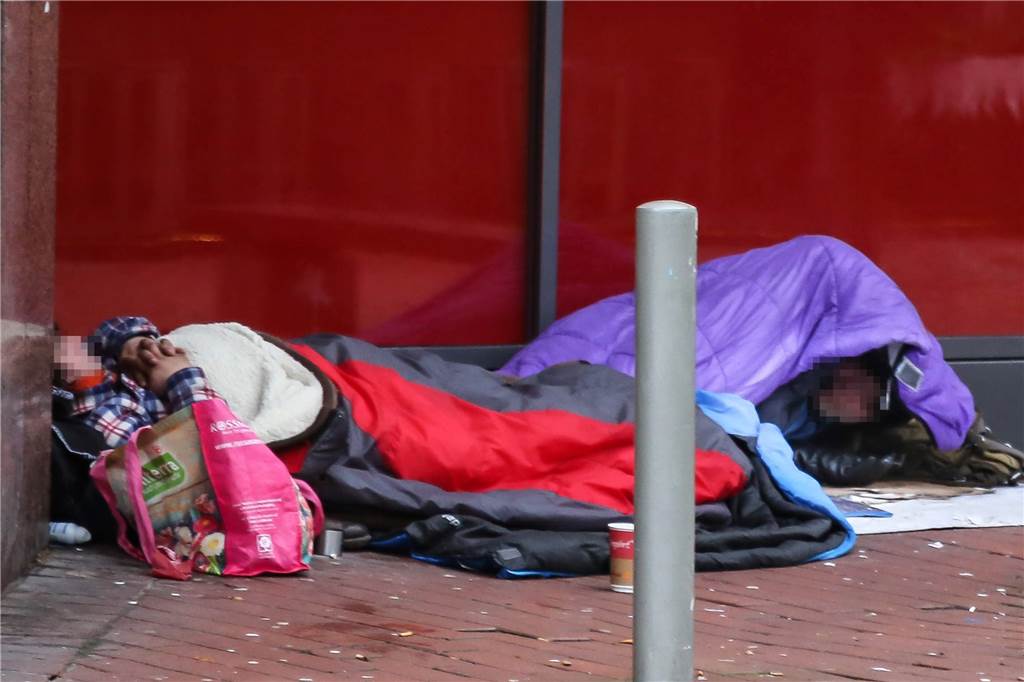 Wirtschaft und Soziales: Weniger Arbeitslose, Ärger um Bußgeld für Obdachlose Immer mehr Menschen in Dortmund sind von Wohnungsnot betroffen.