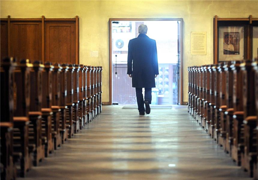 Kirchen laufen die Mitglieder weiter davon Immer mehr Menschen verlassen die Kirche.