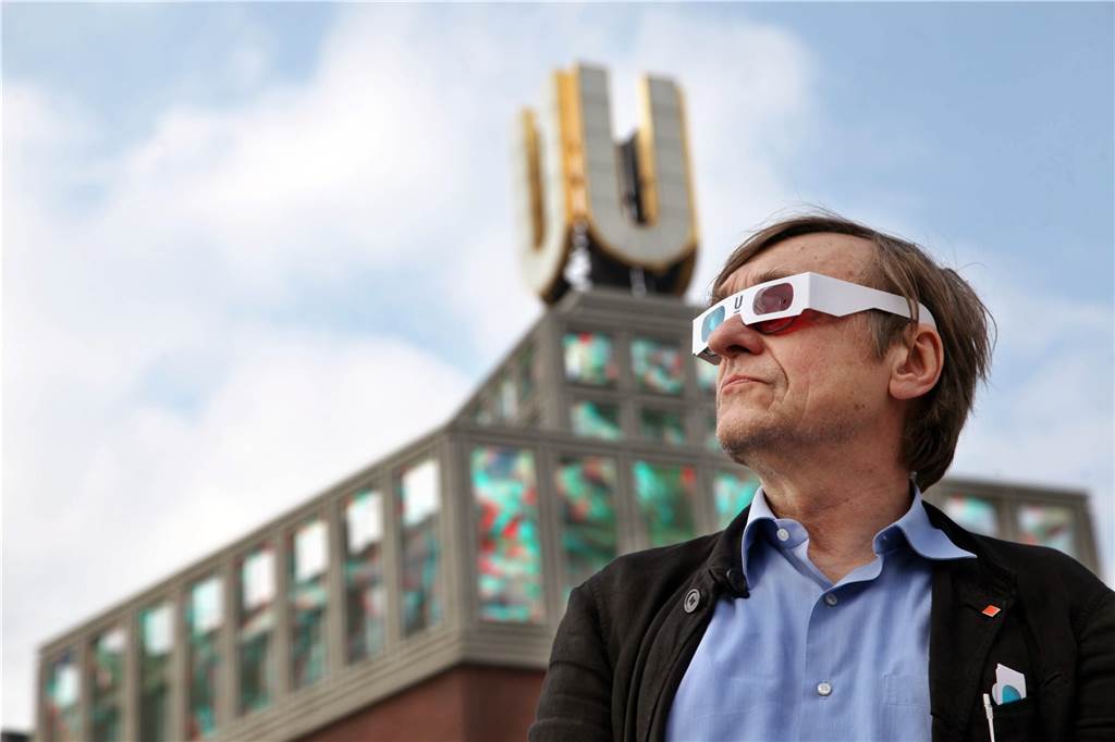 Adolf Winkelmann wird 75: Wie die Fliegenden Bilder auf den U-Turm kamen Immer offen für Innovationen: Sogar schon 3D-Filme brachte Adolf Winkelmann auf den U-Turm.
