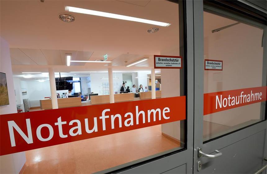 Patienten ohne Not verstopfen die Notaufnahmen Immer wieder kommen auch Patienten mit kleineren Wehwehchen in die Notaufnahmen der Krankenhäuser. Das führt zu längeren Wartezeiten.