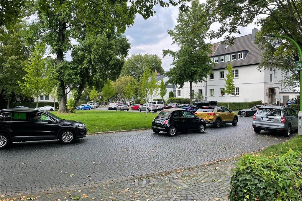 „Die Stadtkrone-Ost ist der Kern des Übels“: Ärger über Verkehr in der Gartenstadt Immer wieder kommt es zur Rush Hour zum Rückstau im Bereich Freiligrathplatz und Freiligrathstraße. Die Aufnahme ist am Montag entstanden.