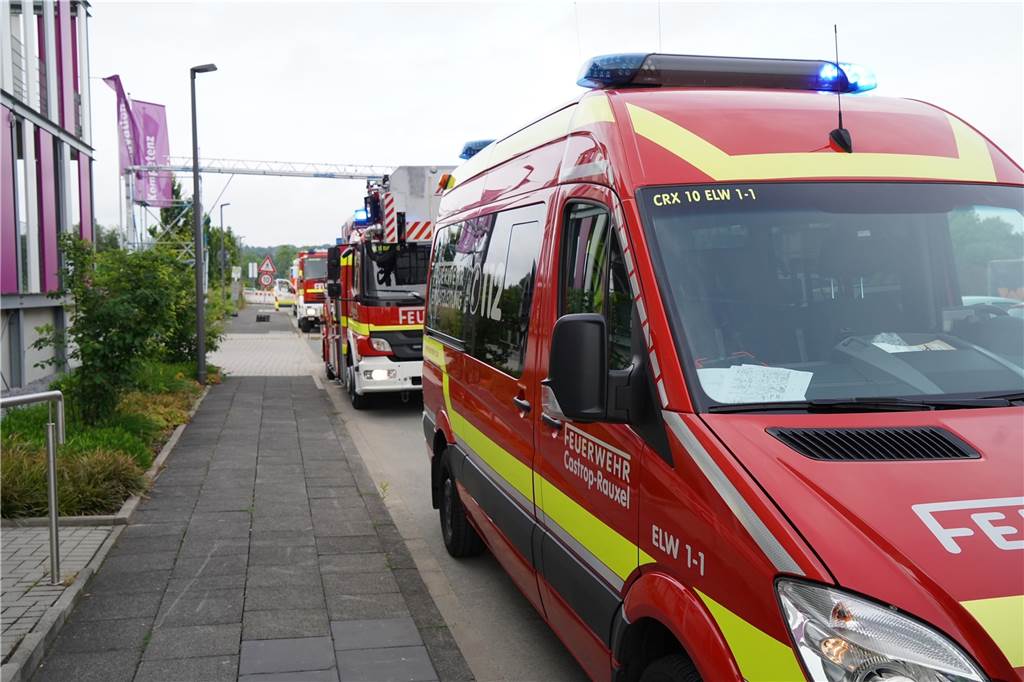 Zwei von drei Brandeinsätzen der Feuerwehr Castrop-Rauxel sind Fehlalarm Immer wieder musste die Feuerwehr in diesem Jahr 2022 auch zum EvK ausrücken, weil dort Baustaub Brandmeldeanlagen ausgelöst hatte.