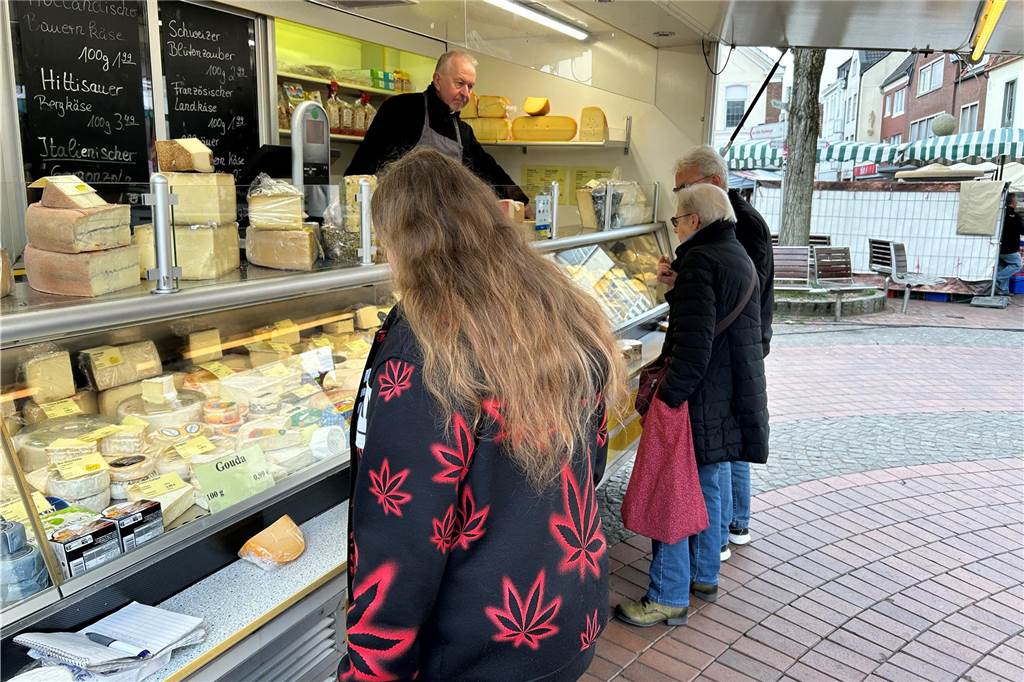 Käsestand auf Wochenmarkt in Haltern