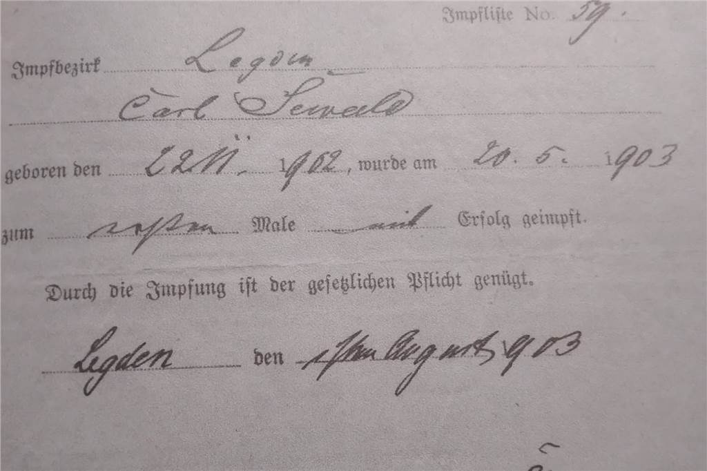 Impfpflicht war für Dr. Franz Wemhoff schon vor über 100 Jahren ein Thema Impfschein von Carl Seewald, Er ist der Vater des heutigen Seniorchefs der Kaffeerösterei, Erich Seewald.