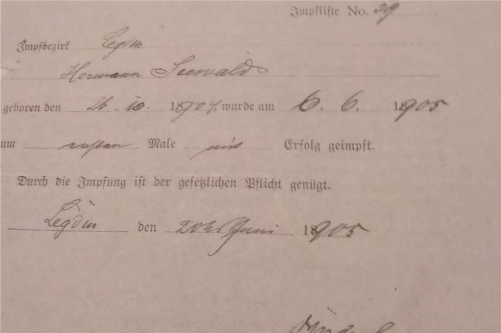 Impfpflicht war für Dr. Franz Wemhoff schon vor über 100 Jahren ein Thema Impfschein von Hermann Sewald, einem Onkel des heutigen Inhabers der Kaffeerösterei, Erich Sewald.
