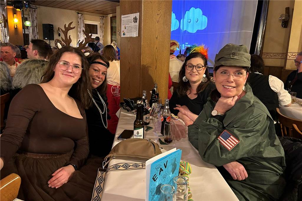 Impressionen der Auftaktveranstaltung beim EAV Karneval in der Gaststätte von Arno Brömmel in Erle.
