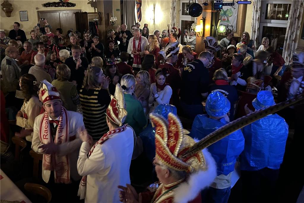 Impressionen der Auftaktveranstaltung beim EAV Karneval in der Gaststätte von Arno Brömmel in Erle.