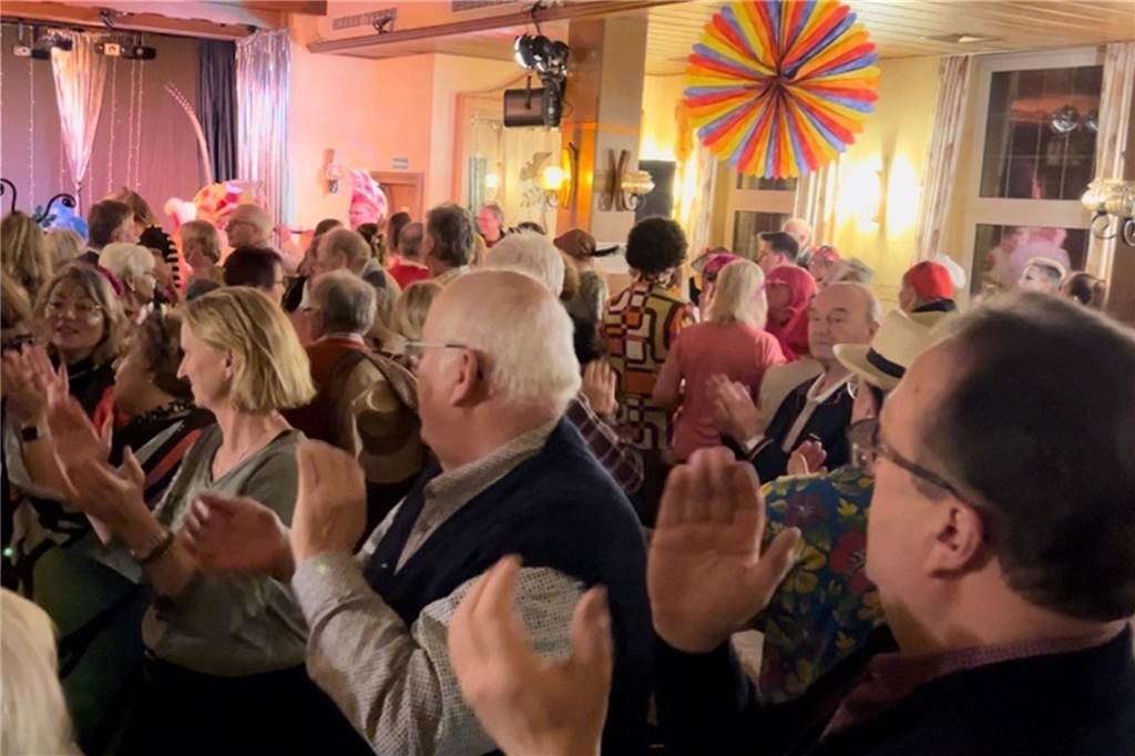 Impressionen der Auftaktveranstaltung beim EAV Karneval in der Gaststätte von Arno Brömmel in Erle.