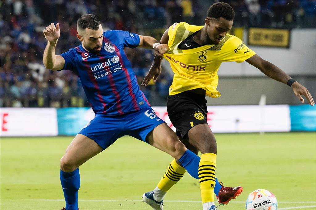 Impressionen des BVB-Testspiels gegen die Johor Southern Tigers.