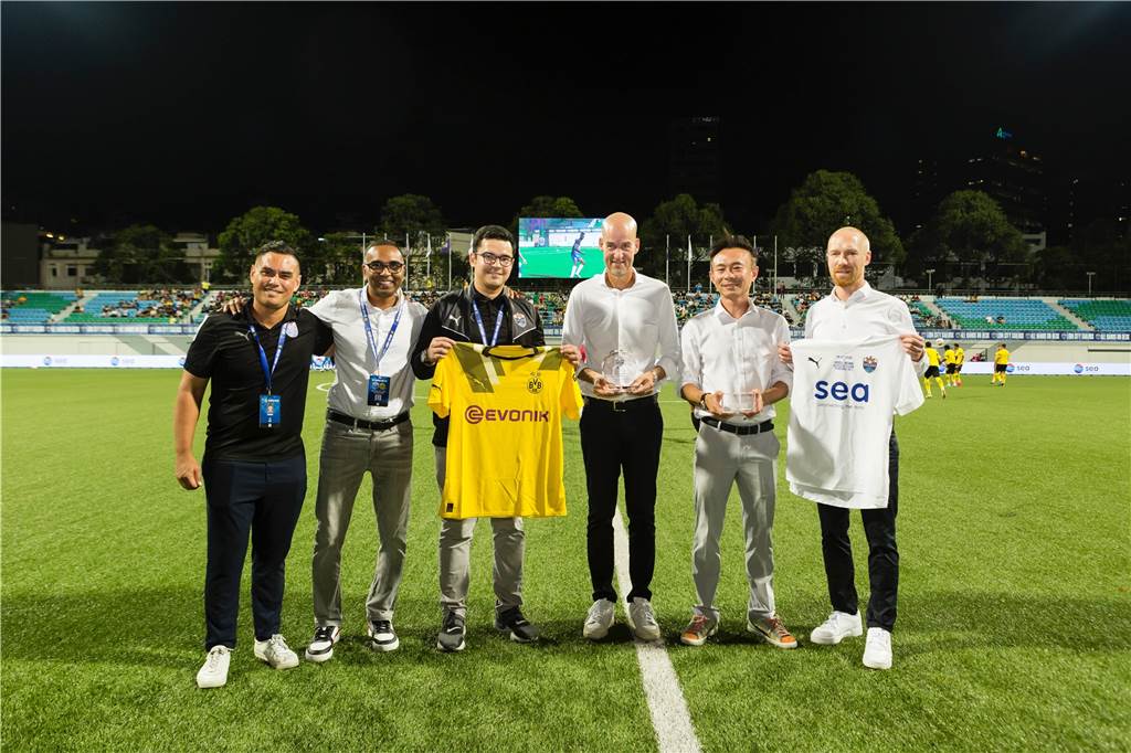 Donyell Malen bringt sich beim BVB in Erinnerung: Terzic stellt klare Forderungen Impressionen des BVB-Testspiels gegen die Lion City Sailors.