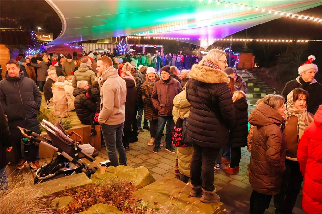 Impressionen vom Auftakt des Adventsmarktes der Oude Marie in Dorsten am Freitagabend (20.12.)