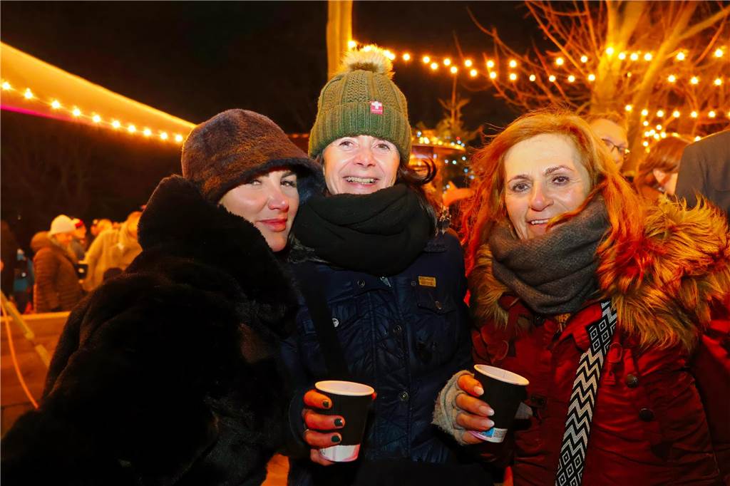 Impressionen vom Auftakt des Adventsmarktes der Oude Marie in Dorsten am Freitagabend (20.12.)