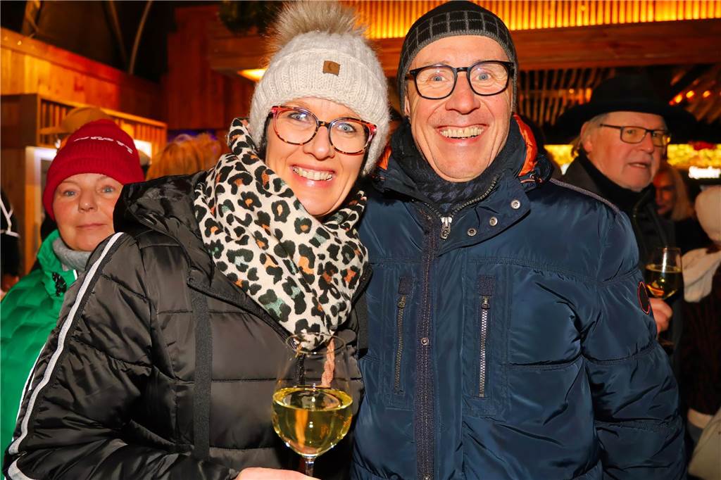 Impressionen vom Auftakt des Adventsmarktes der Oude Marie in Dorsten am Freitagabend (20.12.)