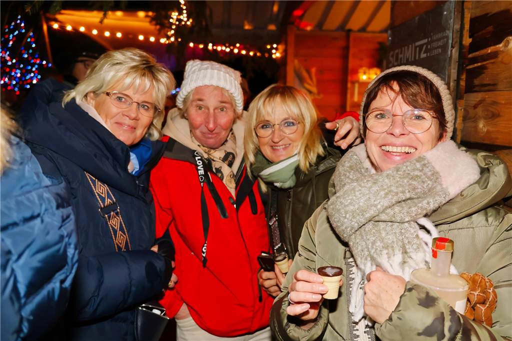 Impressionen vom Auftakt des Adventsmarktes der Oude Marie in Dorsten am Freitagabend (20.12.)