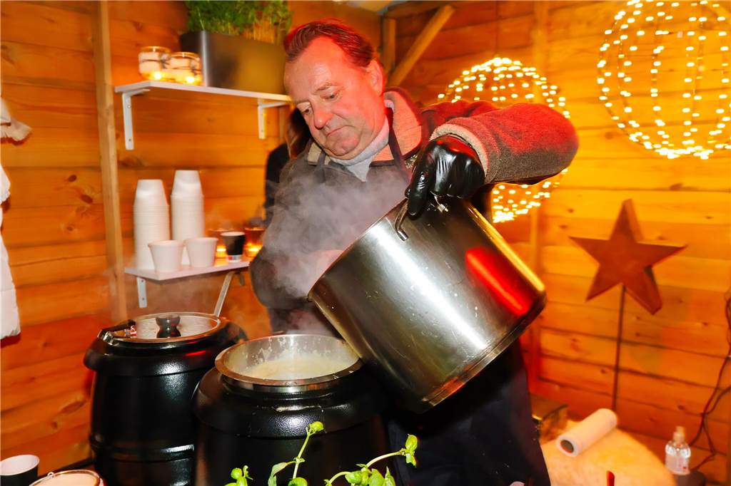 Impressionen vom Auftakt des Adventsmarktes der Oude Marie in Dorsten am Freitagabend (20.12.)
