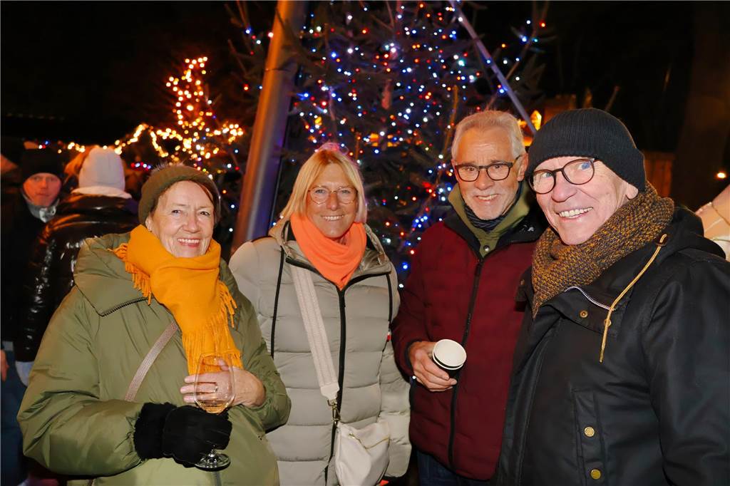 Impressionen vom Auftakt des Adventsmarktes der Oude Marie in Dorsten am Freitagabend (20.12.)