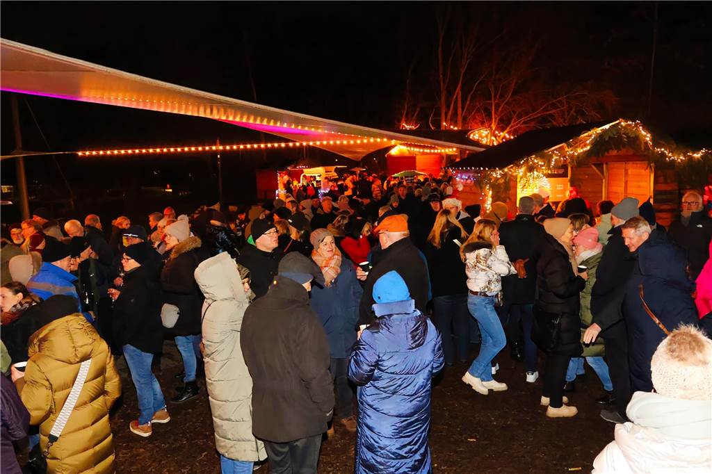 Impressionen vom Auftakt des Adventsmarktes der Oude Marie in Dorsten am Freitagabend (20.12.)