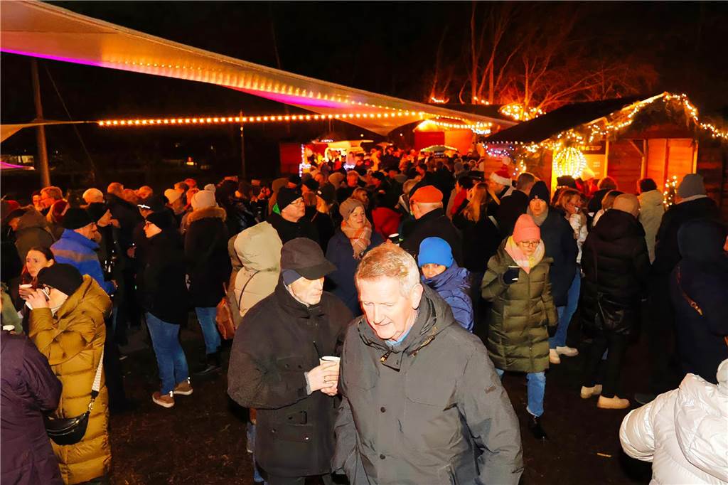 Impressionen vom Auftakt des Adventsmarktes der Oude Marie in Dorsten am Freitagabend (20.12.)