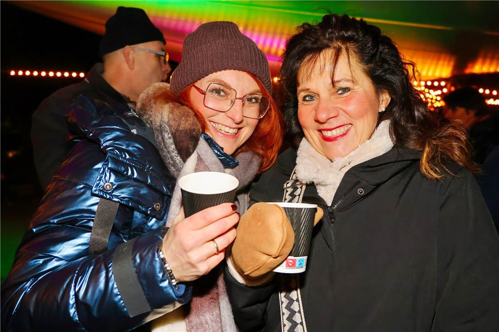 Impressionen vom Auftakt des Adventsmarktes der Oude Marie in Dorsten am Freitagabend (20.12.)