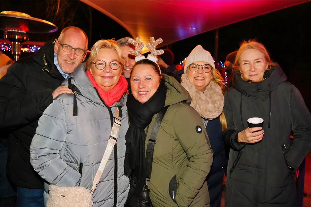 Impressionen vom Auftakt des Adventsmarktes der Oude Marie in Dorsten am Freitagabend (20.12.)