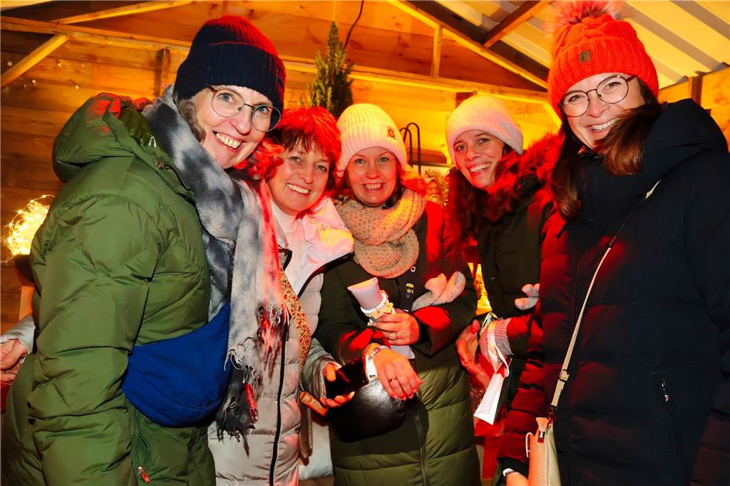 Impressionen vom Auftakt des Adventsmarktes der Oude Marie in Dorsten am Freitagabend (20.12.)