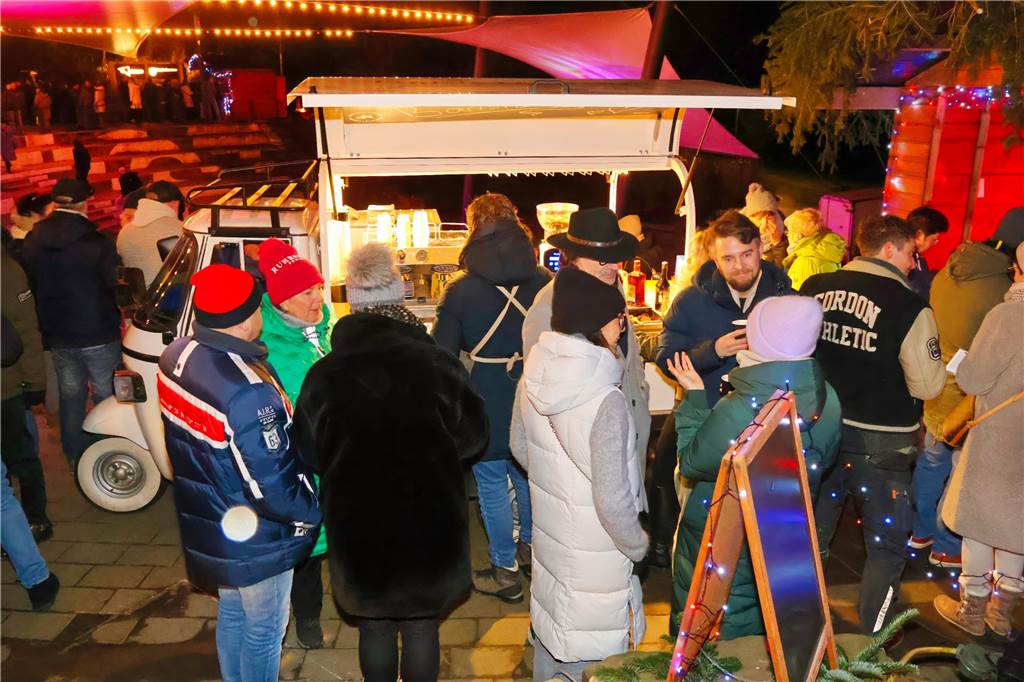 Impressionen vom Auftakt des Adventsmarktes der Oude Marie in Dorsten am Freitagabend (20.12.)