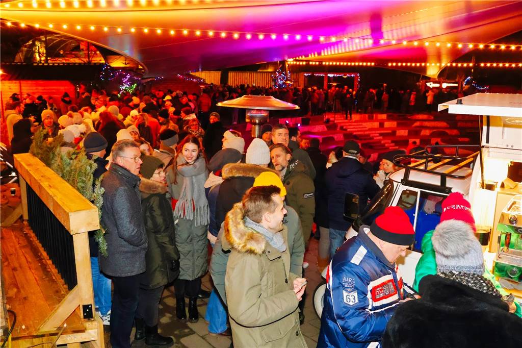 Impressionen vom Auftakt des Adventsmarktes der Oude Marie in Dorsten am Freitagabend (20.12.)
