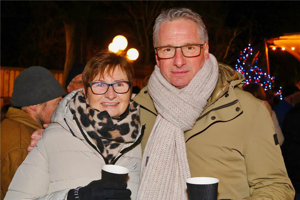 Impressionen vom Auftakt des Adventsmarktes der Oude Marie in Dorsten am Freitagabend (20.12.)