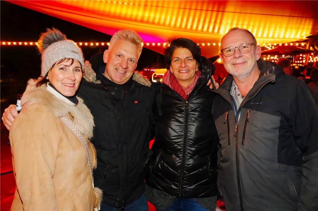 Impressionen vom Auftakt des Adventsmarktes der Oude Marie in Dorsten am Freitagabend (20.12.)