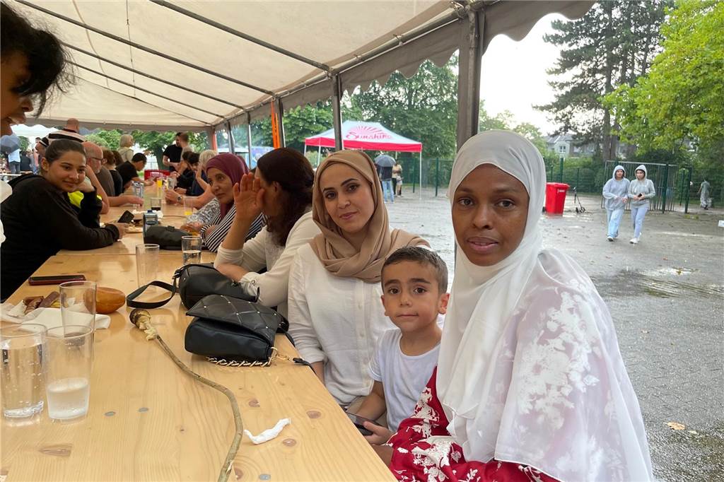 Begegnungsfest mit Flüchtlingen in Bork: Besucher trotzen leichtem Regen - viele Gespräche Impressionen vom Begegnungsfest mit Flüchtlingen am Samstag (19. August) auf dem Gelände des Förderzentrums Nord.