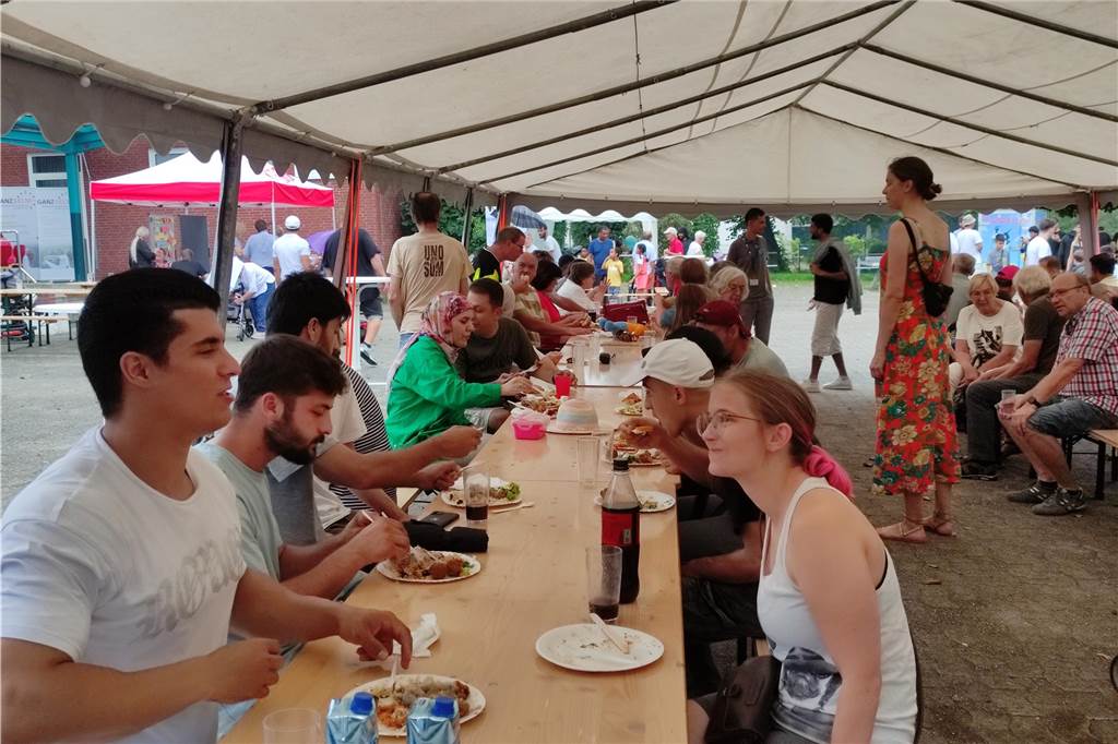 Impressionen vom Begegnungsfest mit Flüchtlingen am Samstag (19. August) auf dem Gelände des Förderzentrums Nord.
