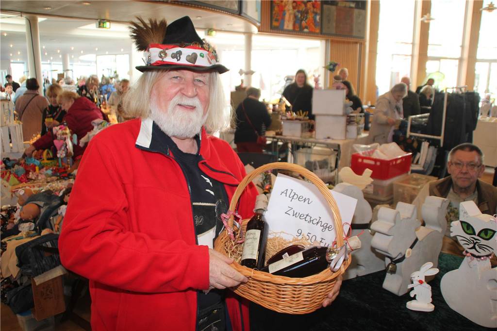 Mann mit Presentkorb