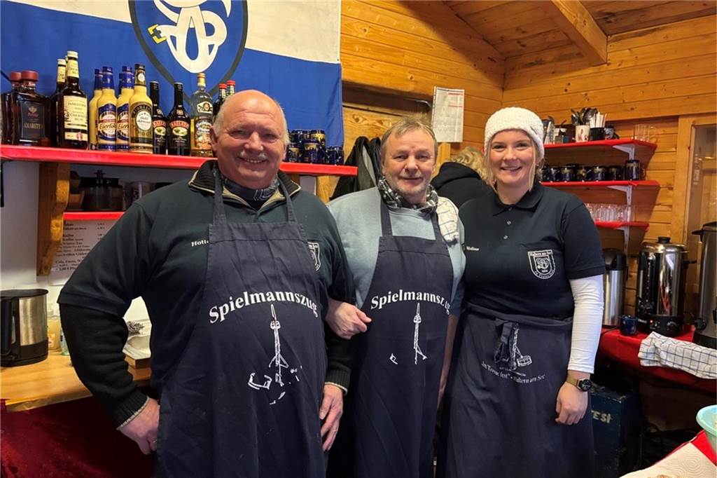 Menschen auf dem Nikolausmarkt in Halterm.