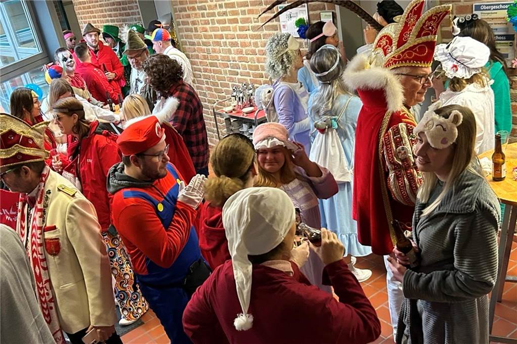 Impressionen vom Rathaussturm der Karnevalisten an Altweiber in Raesfeld.