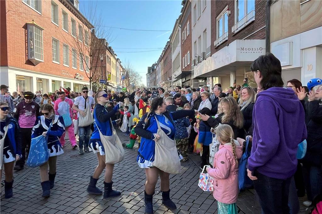 Impressionen vom Rosenmontagszug 2025 in Dorsten