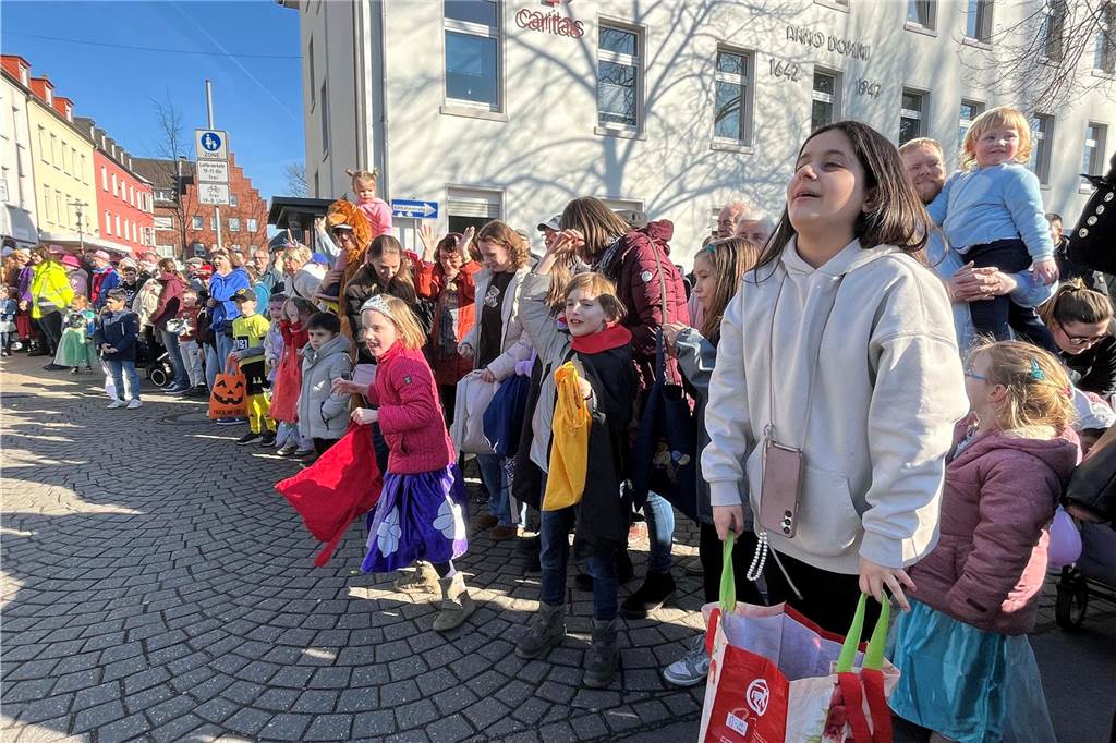 Impressionen vom Rosenmontagszug 2025 in Dorsten