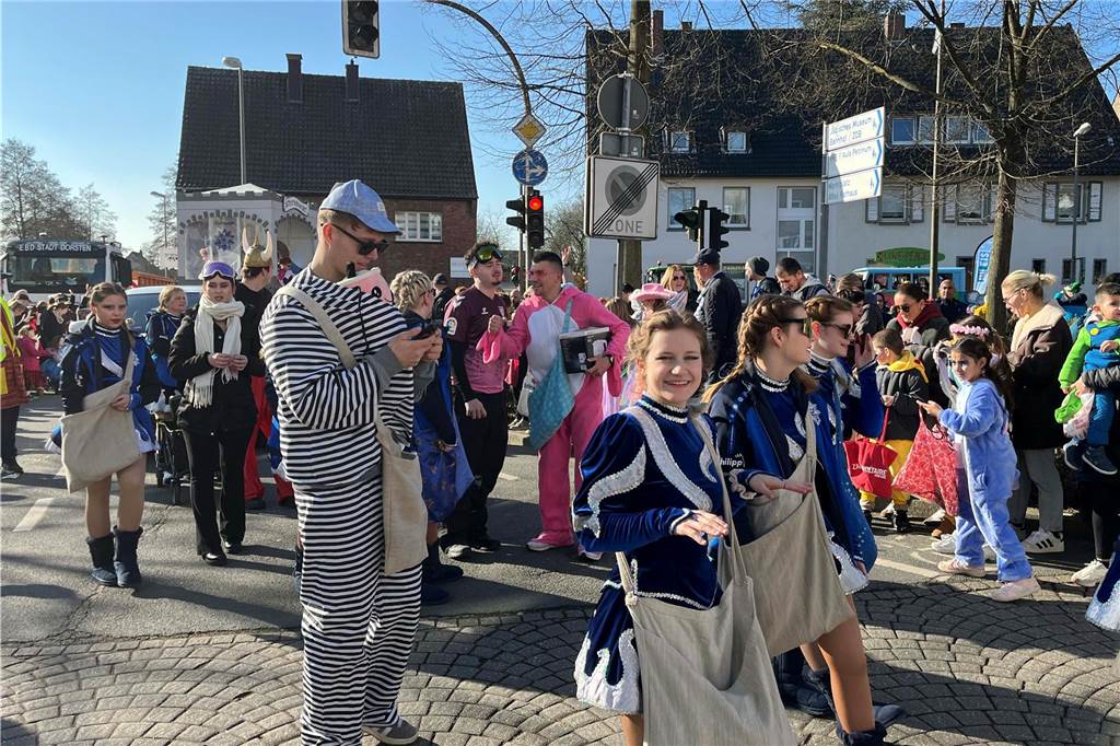 Impressionen vom Rosenmontagszug 2025 in Dorsten